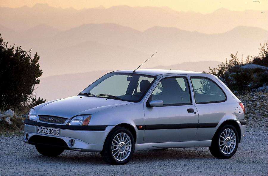  Ford Fiesta 2000 года  (фото 29 из 40)